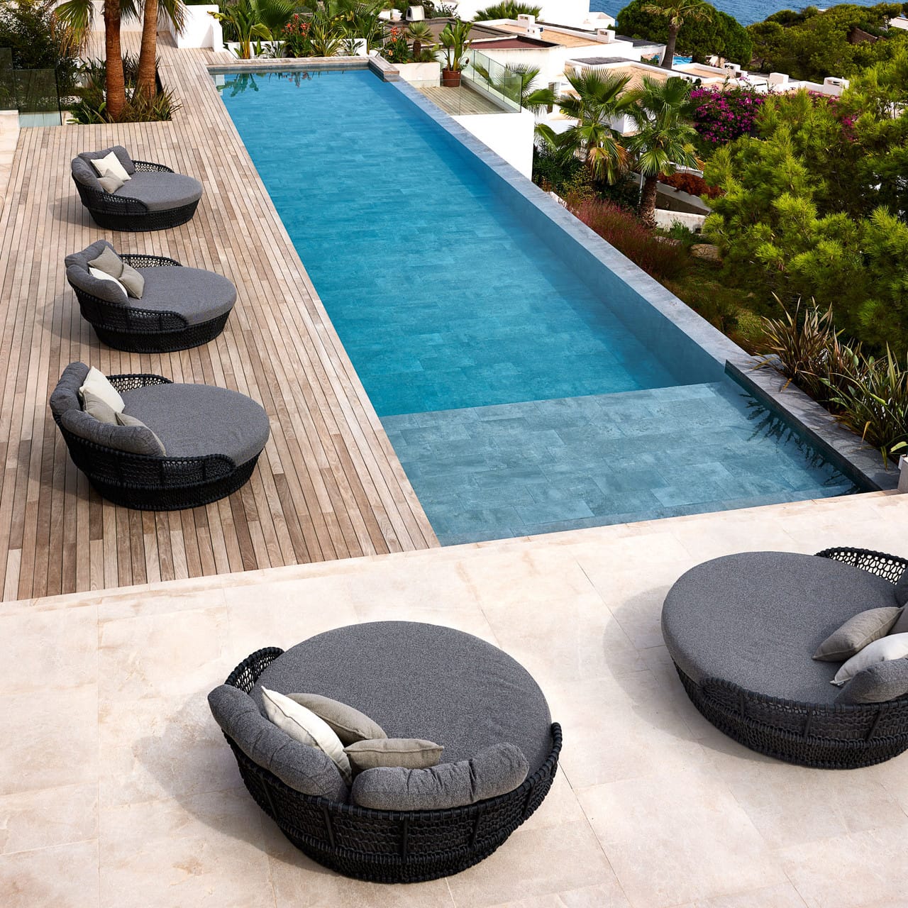 Stylish Pool-side Black Rope Sunbed - Image 2