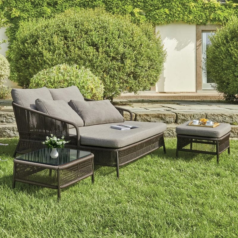 Zovika Outdoor Modern Styled daybed