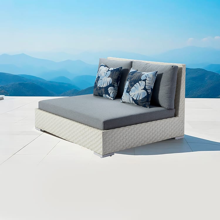 Mysa Daybed by Zovika